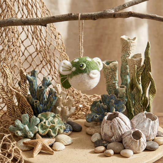 Huovutettu pallokala – merellinen ripustuskoriste | Felt So Good