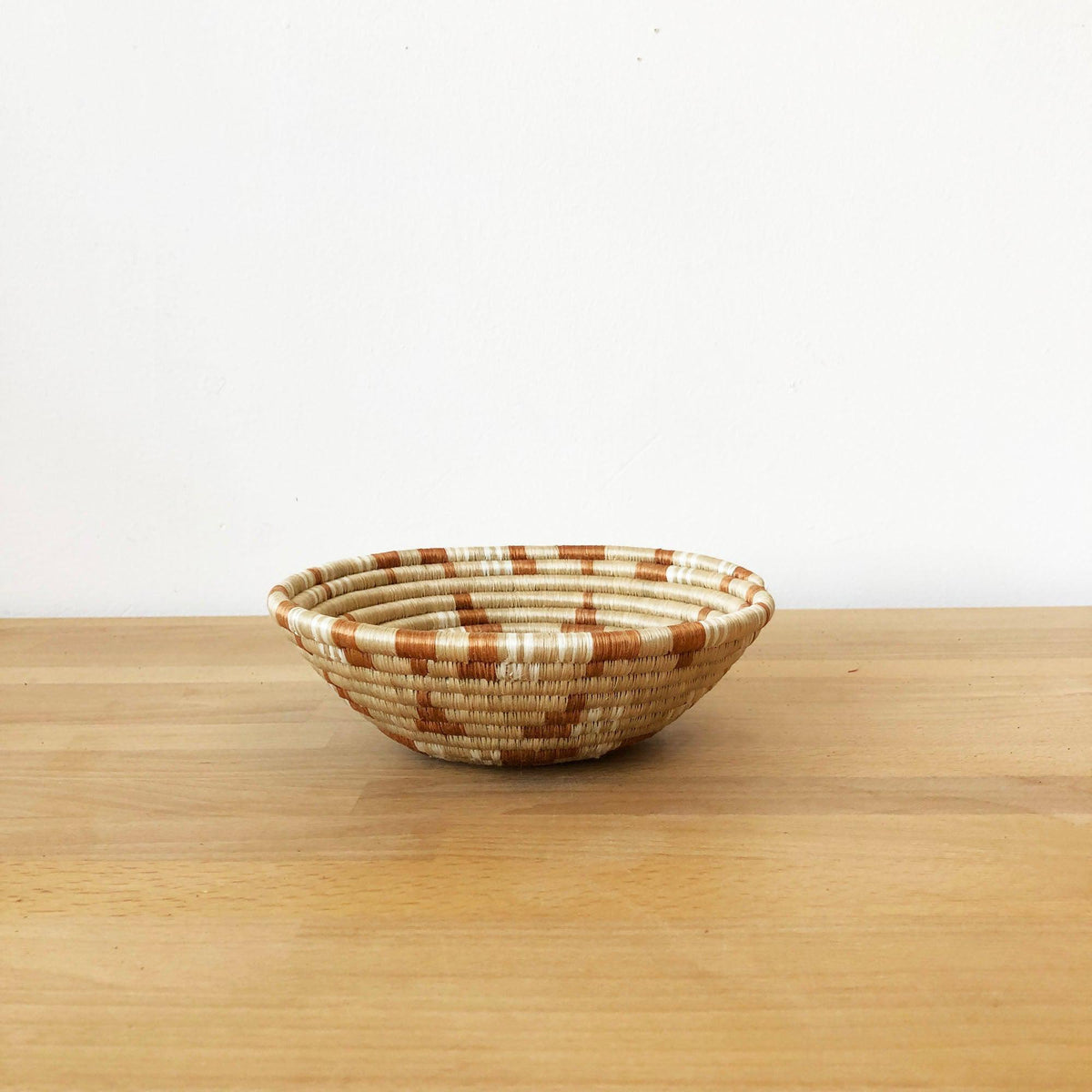 Pieni sisali- ja tuoksuruohokulho | Kamembe-Amsha-RAUHA Crafts