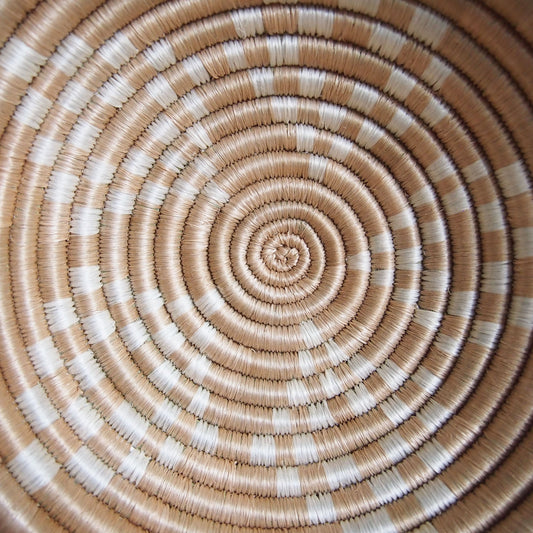 Pieni sisal- ja tuoksuheinäkulho | Tabora-Amsha-RAUHA Crafts