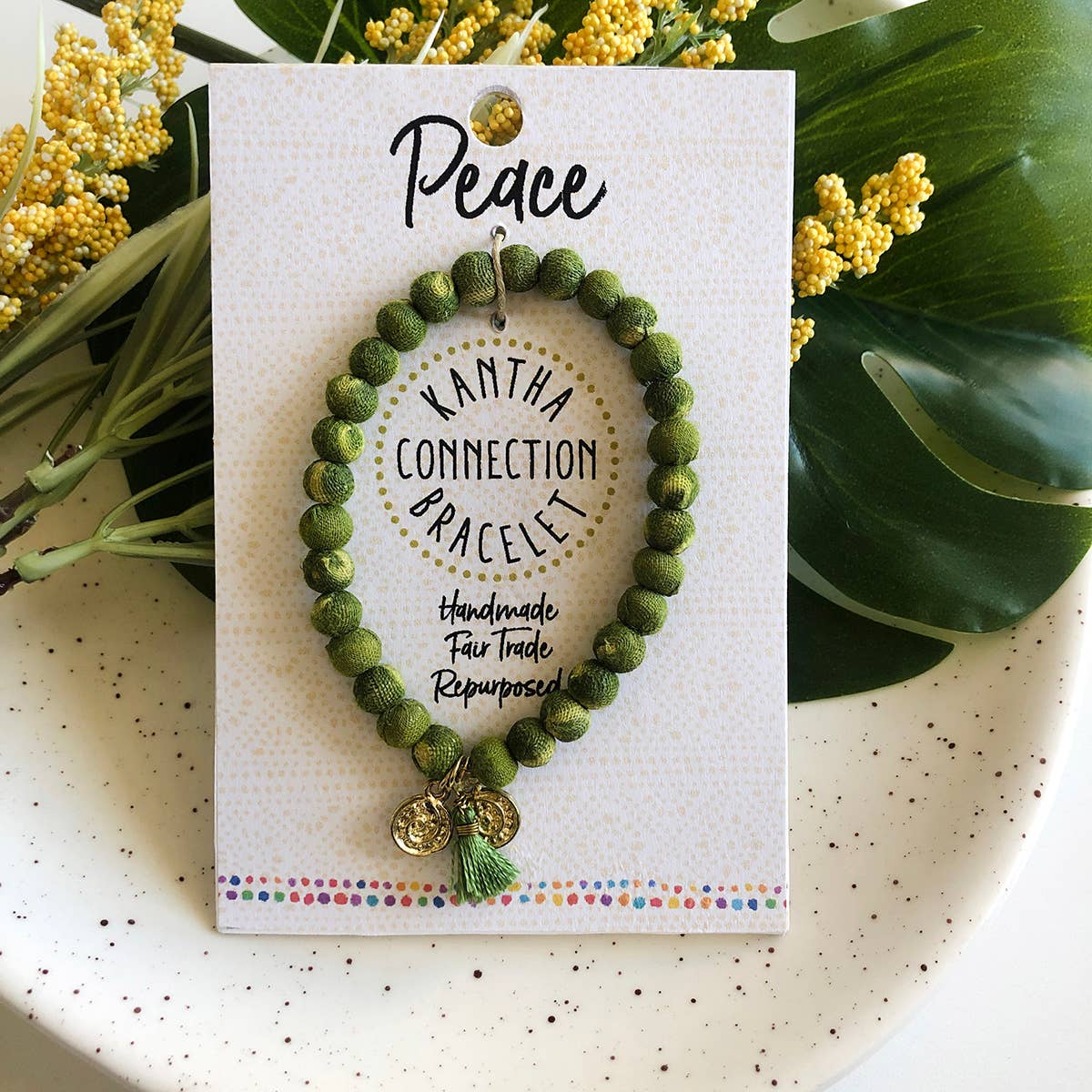 Handgjord fred • Kantha Connection-armband av WorldFinds