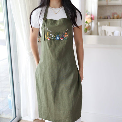 Käsin kirjailtu pellavaesiliina | Forest Garden by Finer Embroidery