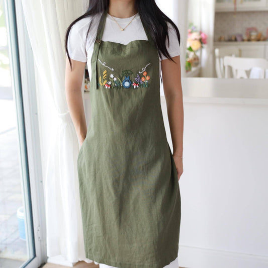 Käsin kirjailtu pellavaesiliina | Forest Garden by Finer Embroidery