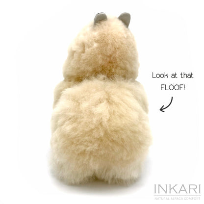 Blond INKARI Natural gosedjur i alpackaull — litet, 23 cm, mjuk och fluffig