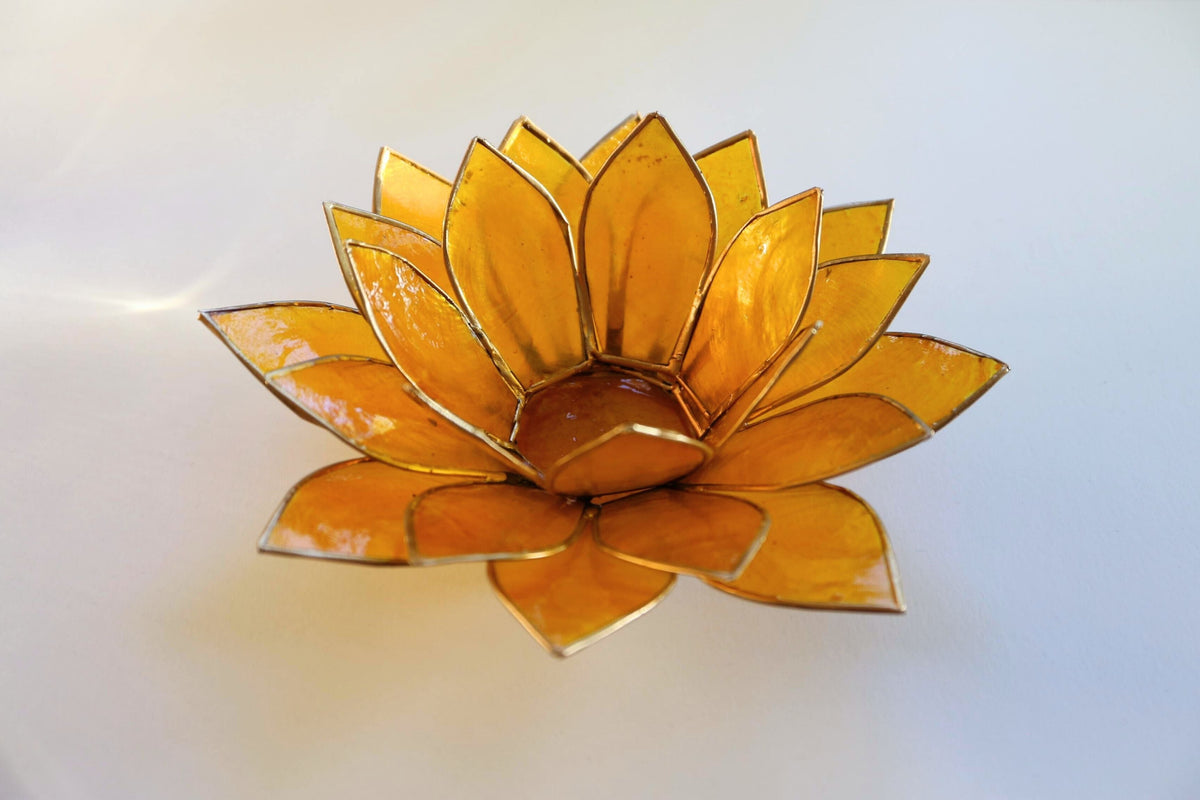 Capiz tuikkukynttilänpidike | Lootus - Suuri - Keltainen-RAUHA Crafts-RAUHA Crafts