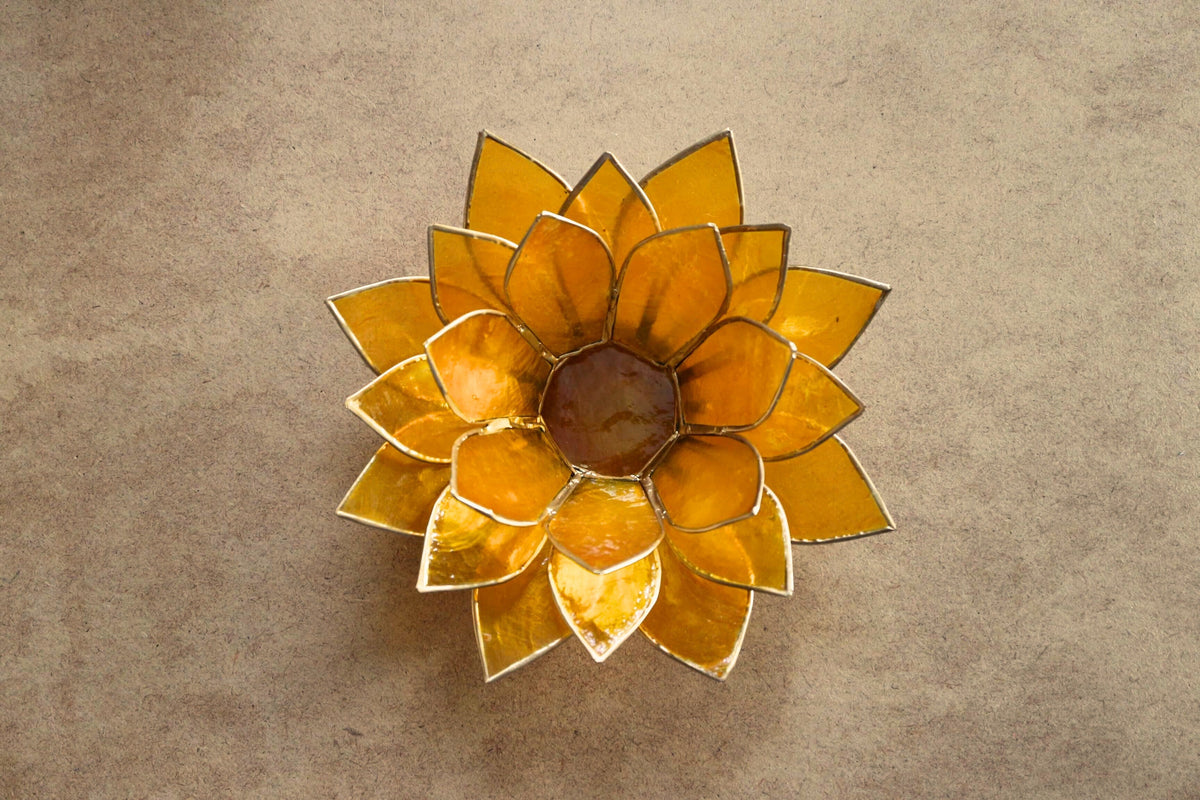 Capiz tuikkukynttilänpidike | Lootus - Suuri - Keltainen-RAUHA Crafts-RAUHA Crafts