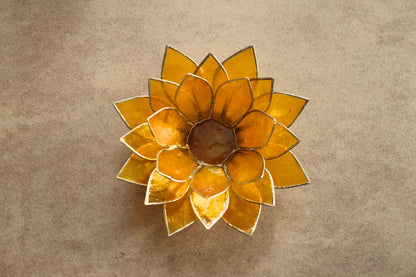 Capiz tuikkukynttilänpidike | Lootus - Suuri - Keltainen-RAUHA Crafts-RAUHA Crafts