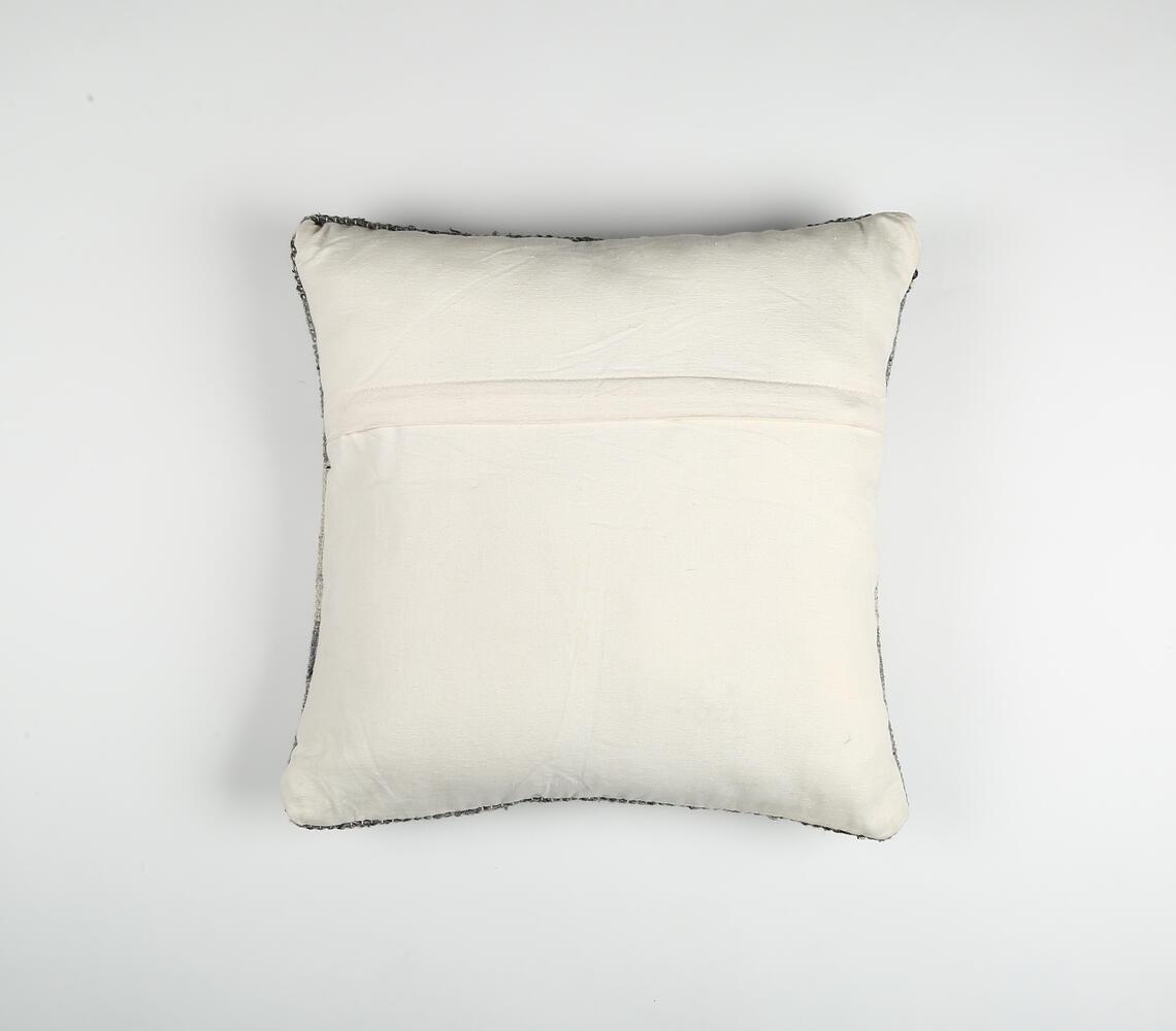 Käsinkudottu harmaa, väriblokilla oleva neliötyynynpäällinen-RAUHA Crafts-RAUHA Crafts