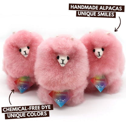 Cotton Candy INKARI Rainbow alpakka-pehmolelu — sivukuva, jossa näkyy pörröinen harja ja luonnollisen villan yksityiskohdat