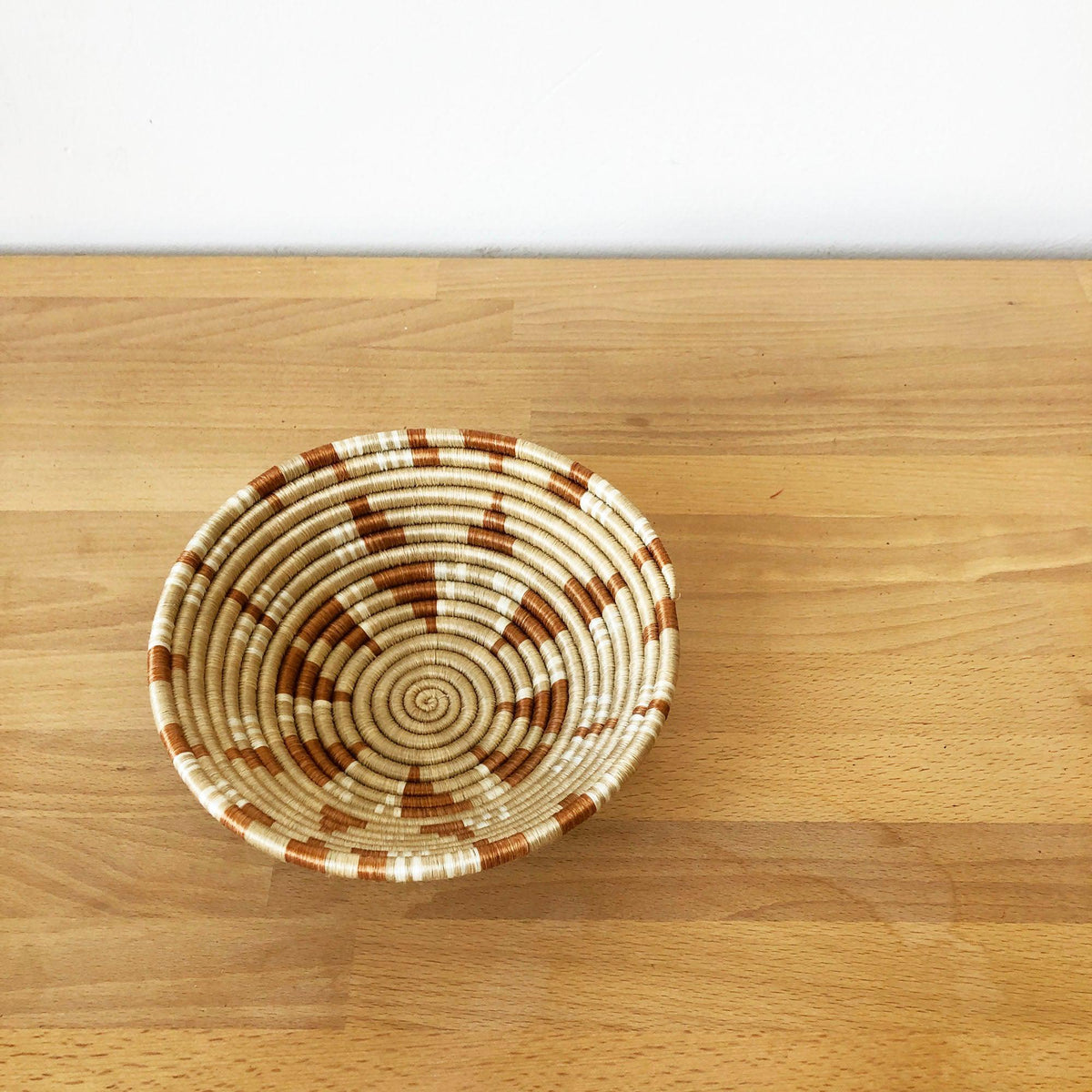Pieni sisali- ja tuoksuruohokulho | Kamembe-Amsha-RAUHA Crafts