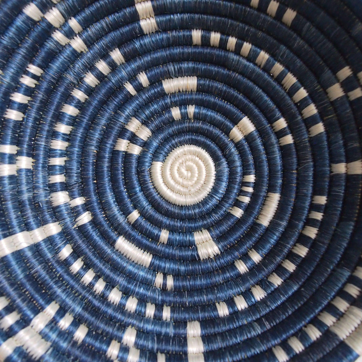 Pieni sisali- ja tuoksuheinäkulho | Kigembe-Amsha-RAUHA Crafts