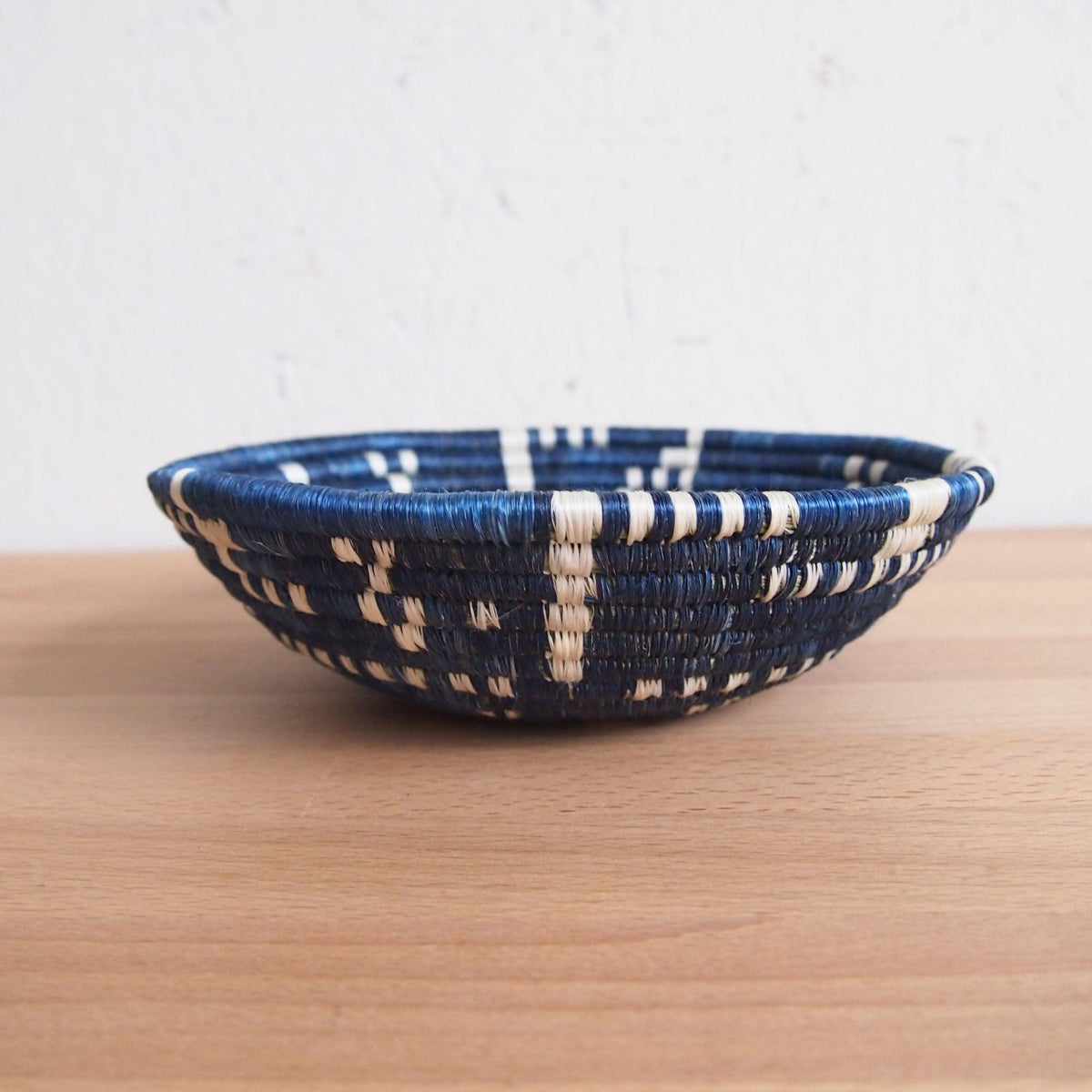 Pieni sisali- ja tuoksuheinäkulho | Kigembe-Amsha-RAUHA Crafts