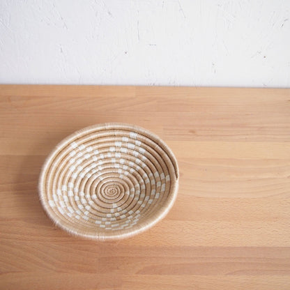 Pieni sisal- ja tuoksuheinäkulho | Tabora-Amsha-RAUHA Crafts