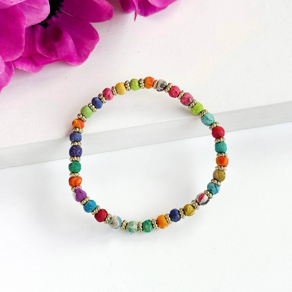 Handgjort Kantha Milieu-armband från WorldFinds