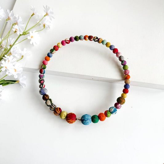 Käsintehty klassinen Kantha-choker WorldFindsiltä